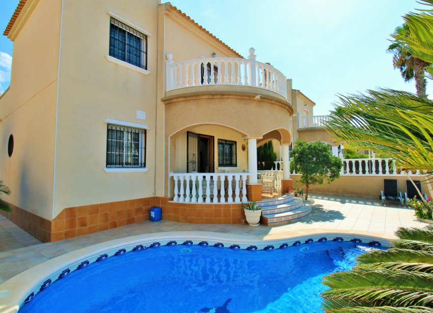 Resale - Villa / House - Orihuela Costa - Villamartín