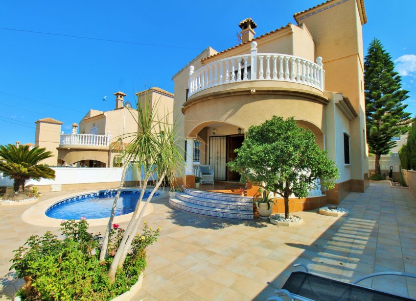 Resale - Villa / House - Orihuela Costa - Villamartín