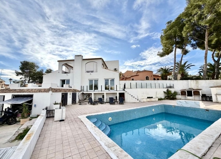 Resale - Villa / House - Orihuela Costa - Villamartín