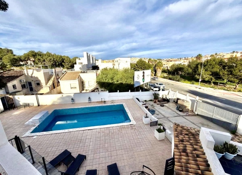 Resale - Villa / House - Orihuela Costa - Villamartín