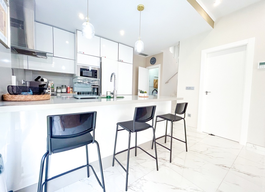 Resale - Villa / House - Orihuela Costa - Villamartín