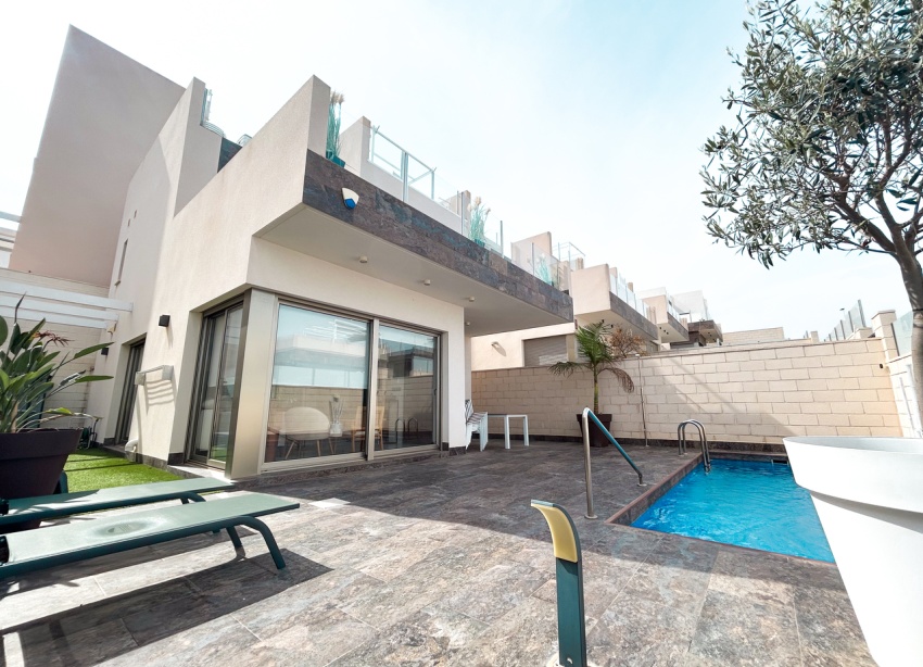 Resale - Villa / House - Orihuela Costa - Villamartín
