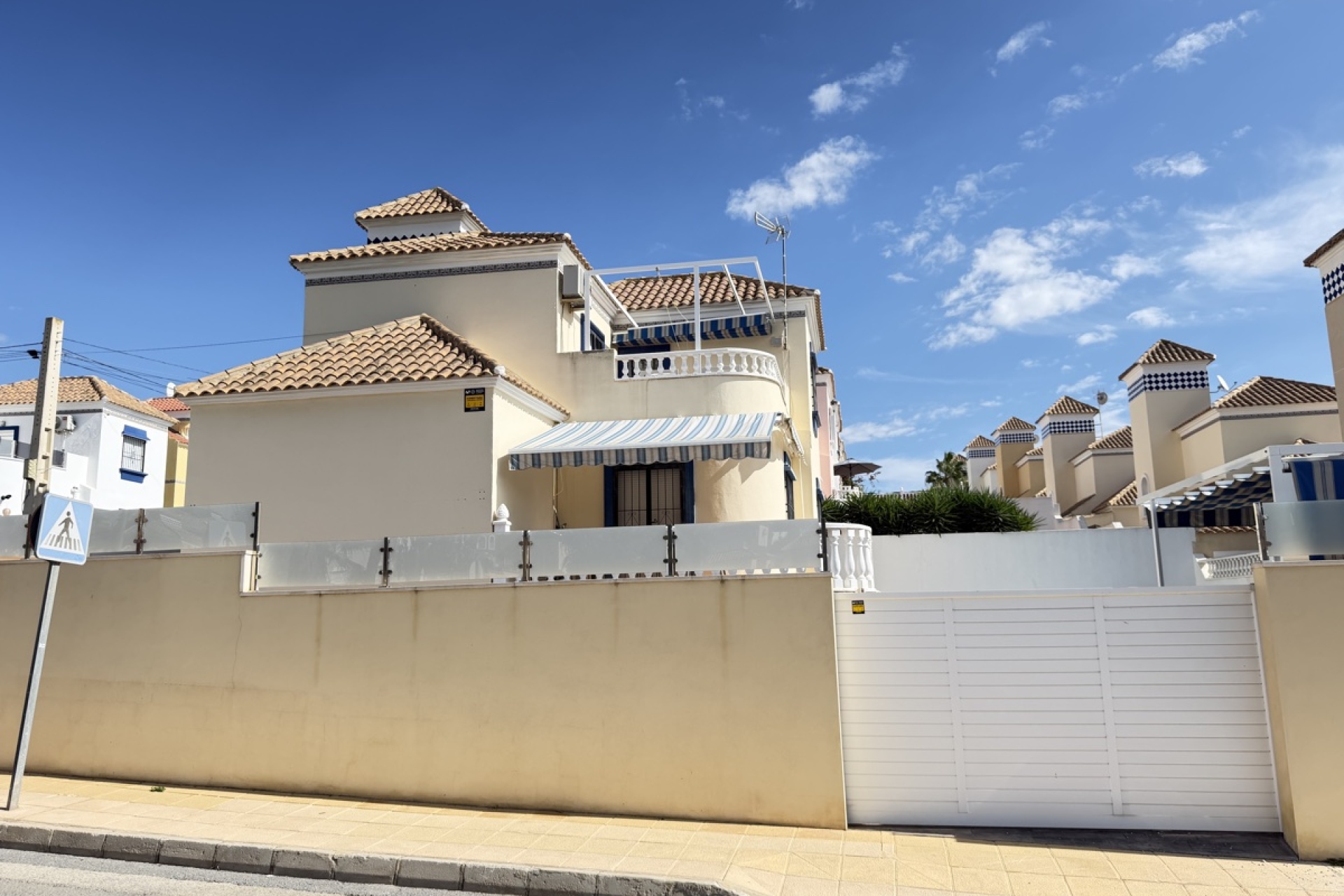 Resale - Villa / House - Orihuela Costa - Villamartín