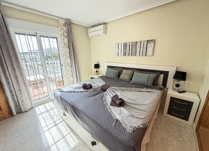 Resale - Villa / House - Orihuela Costa - Villamartín