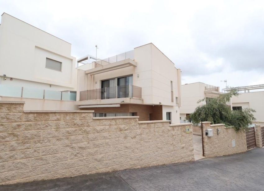 Resale - Villa / House - Orihuela Costa - Villamartín