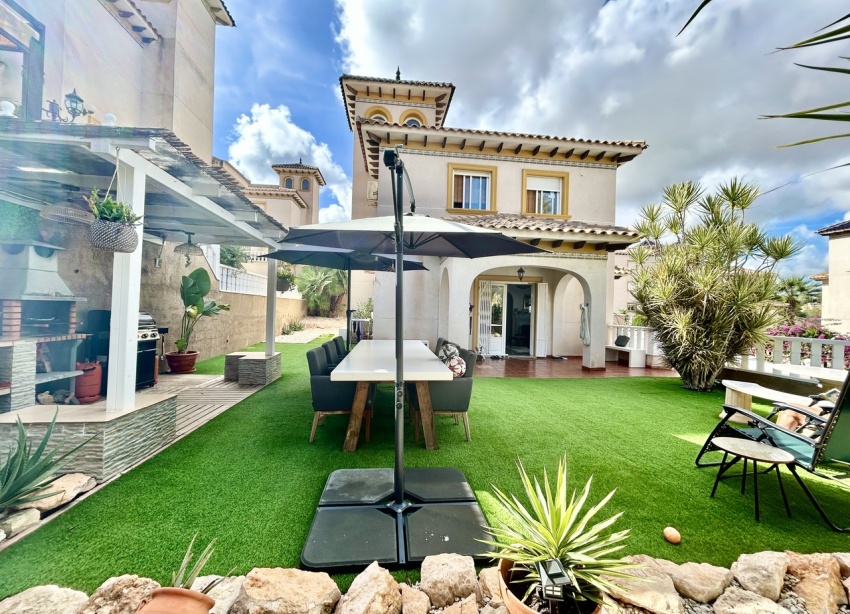 Resale - Villa / House - Orihuela Costa - Villamartín