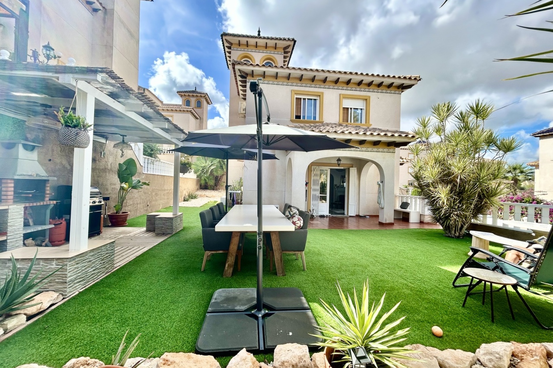 Resale - Villa / House - Orihuela Costa - Villamartín