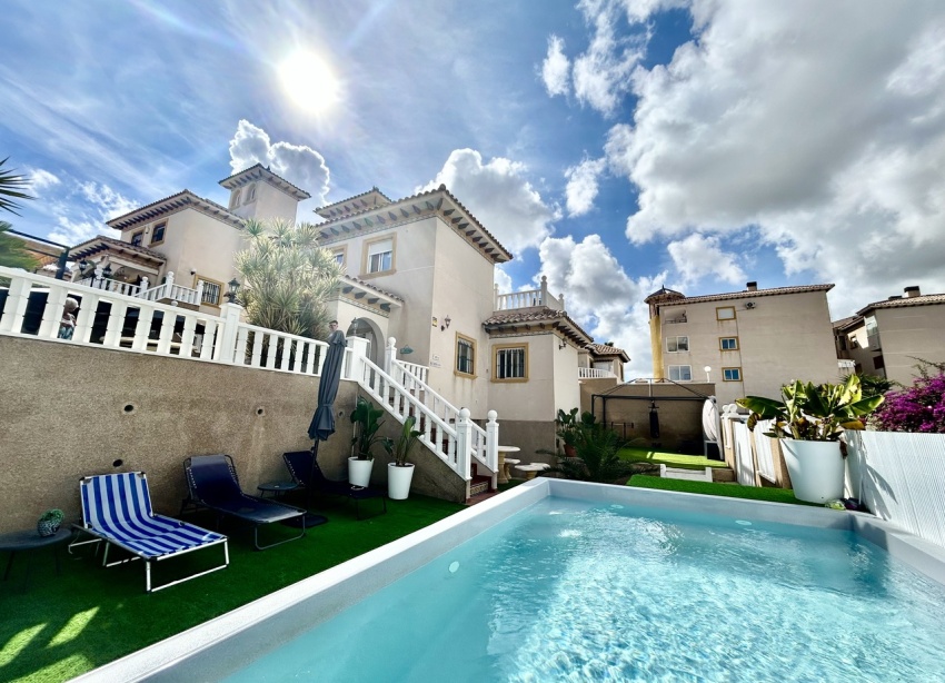 Resale - Villa / House - Orihuela Costa - Villamartín