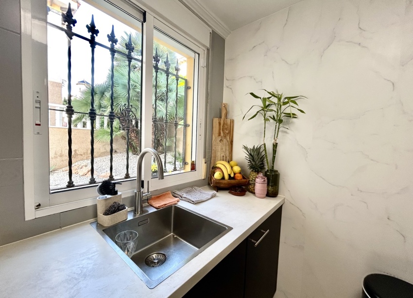 Resale - Villa / House - Orihuela Costa - Villamartín