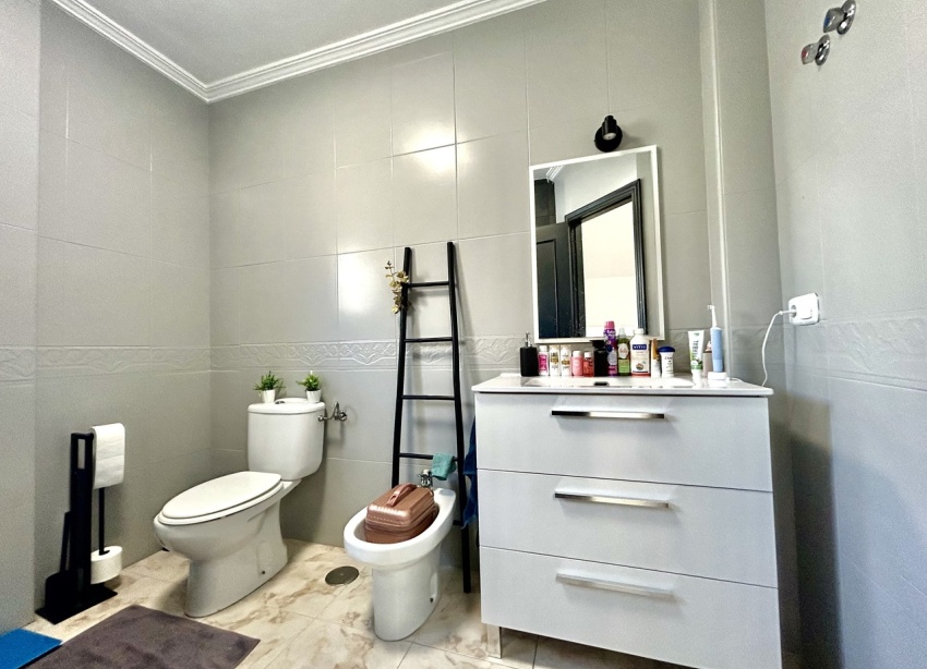 Resale - Villa / House - Orihuela Costa - Villamartín