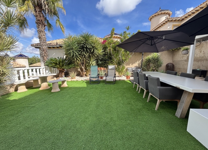 Resale - Villa / House - Orihuela Costa - Villamartín