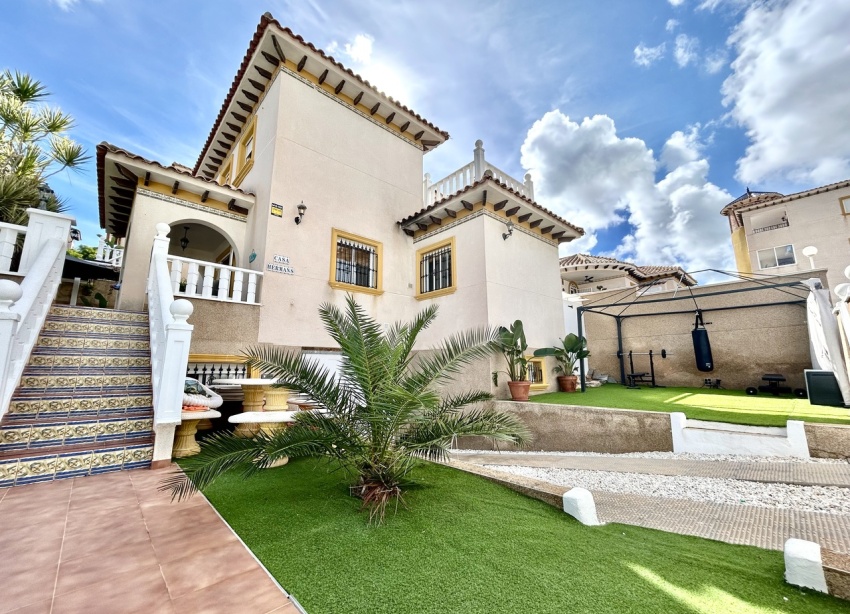 Resale - Villa / House - Orihuela Costa - Villamartín