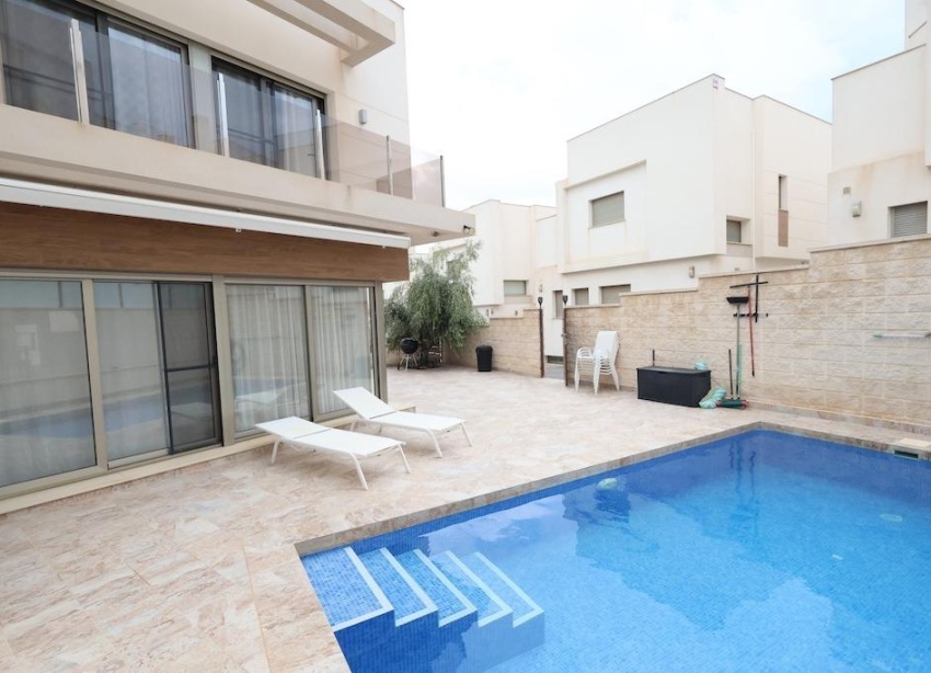 Resale - Villa / House - Orihuela Costa - Villamartín