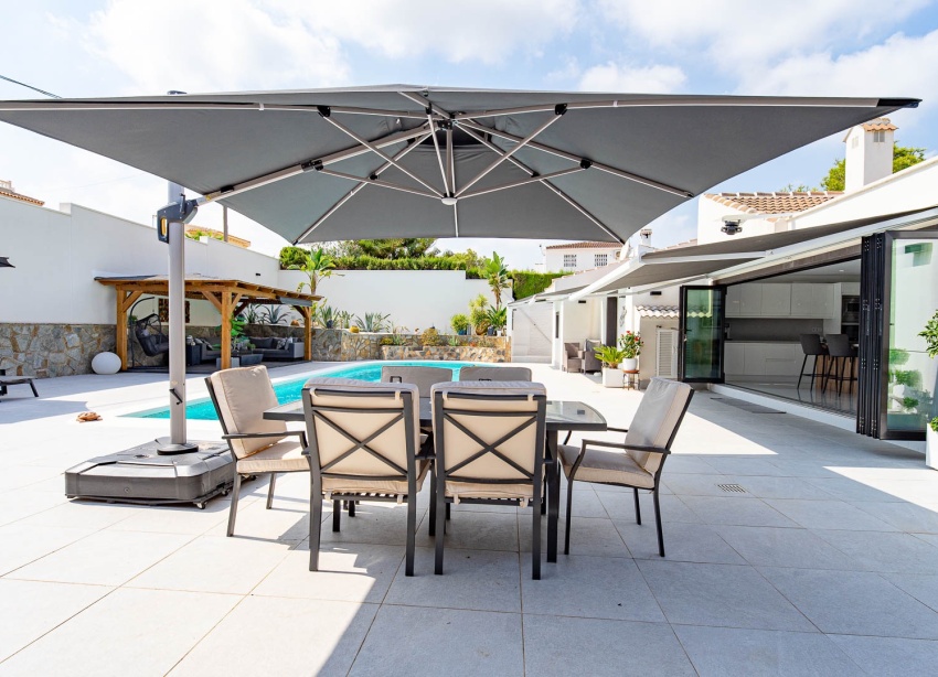Resale - Villa / House - Orihuela Costa - Villamartin