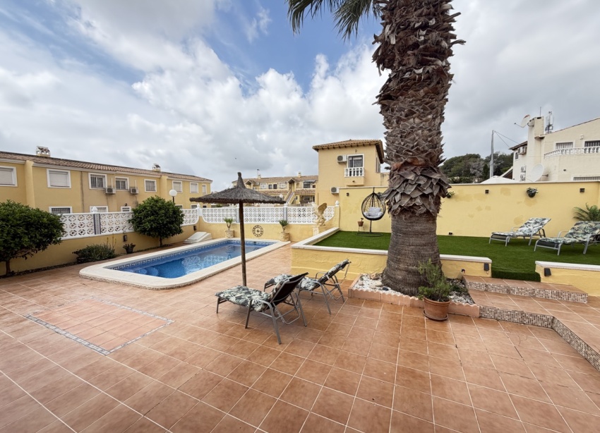 Resale - Villa / House - Orihuela Costa - Villamartín