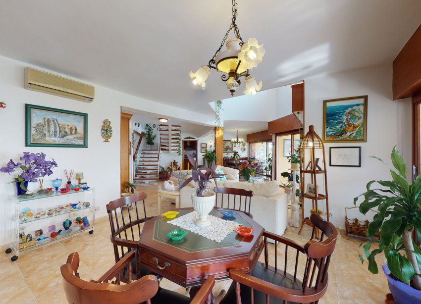 Resale - Villa / House - Orihuela Costa