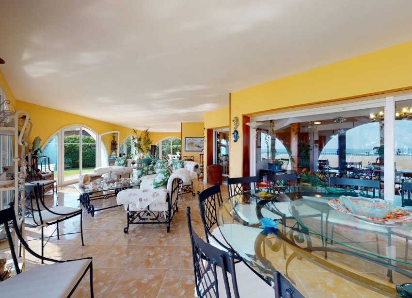 Resale - Villa / House - Orihuela Costa