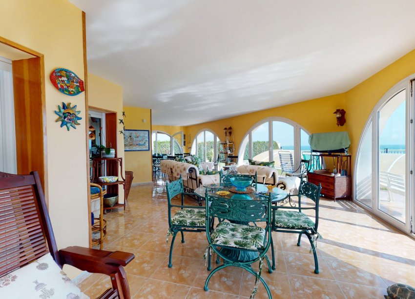 Resale - Villa / House - Orihuela Costa