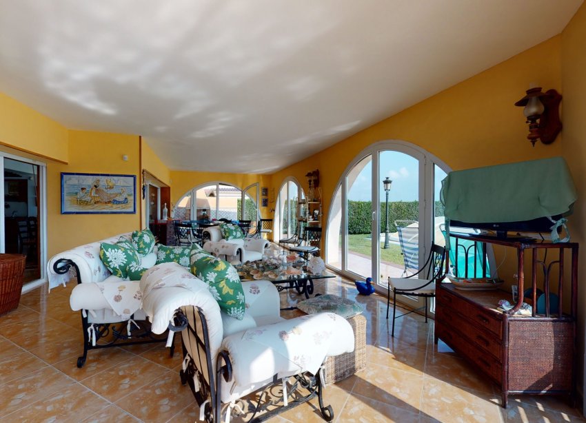 Resale - Villa / House - Orihuela Costa