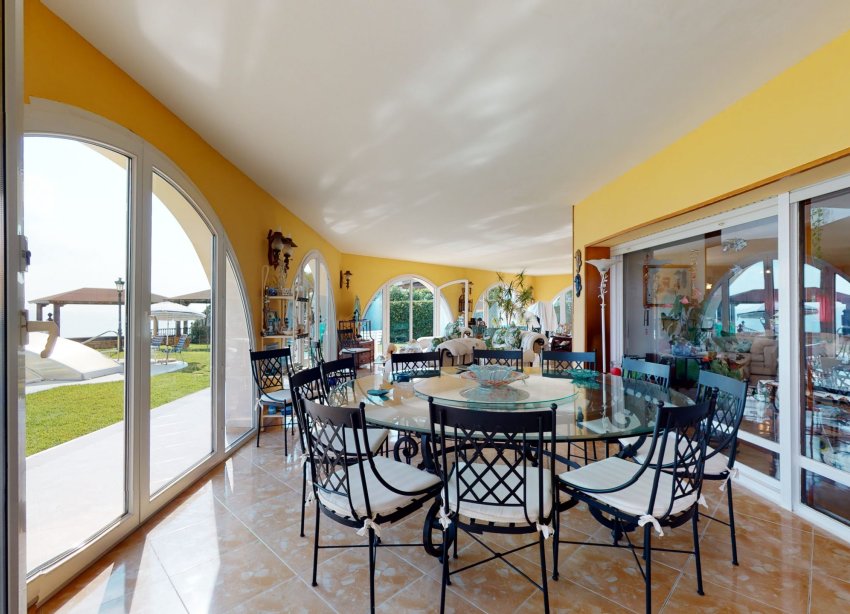 Resale - Villa / House - Orihuela Costa
