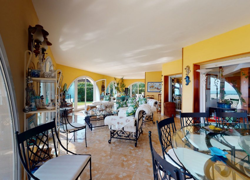 Resale - Villa / House - Orihuela Costa