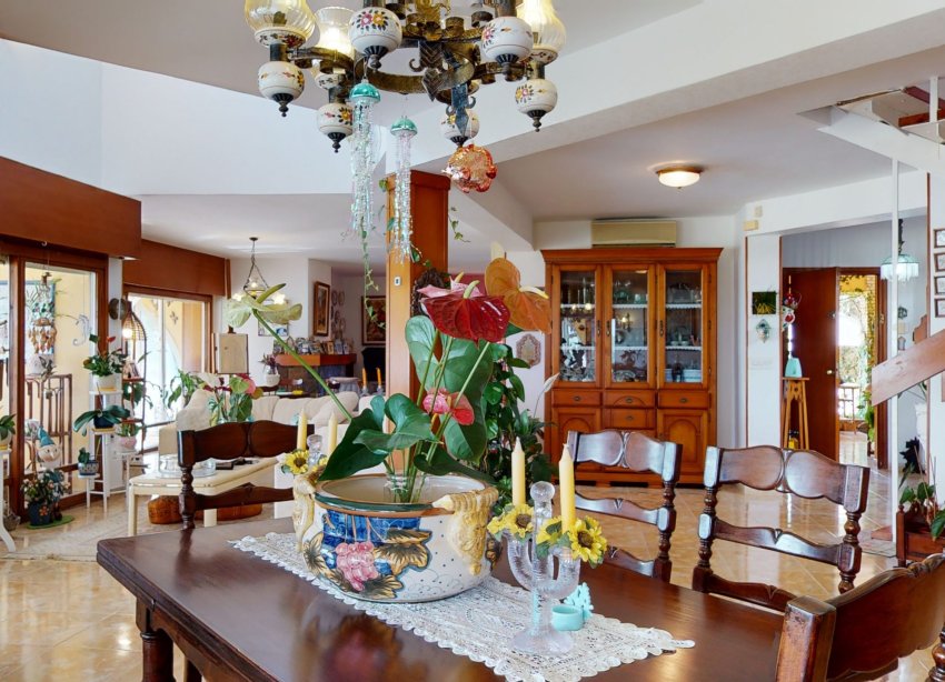 Resale - Villa / House - Orihuela Costa