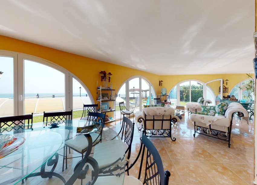 Resale - Villa / House - Orihuela Costa