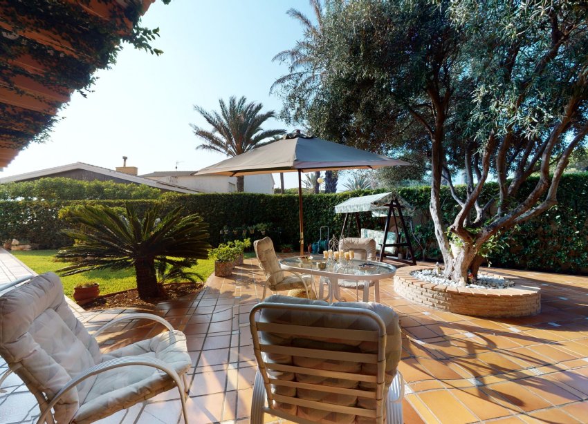Resale - Villa / House - Orihuela Costa