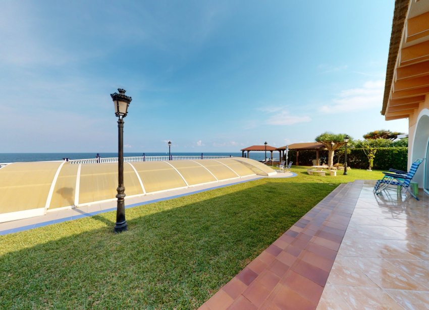 Resale - Villa / House - Orihuela Costa