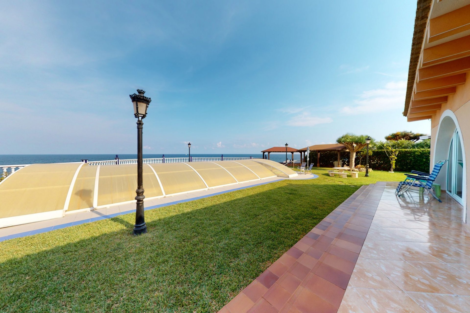 Resale - Villa / House - Orihuela Costa