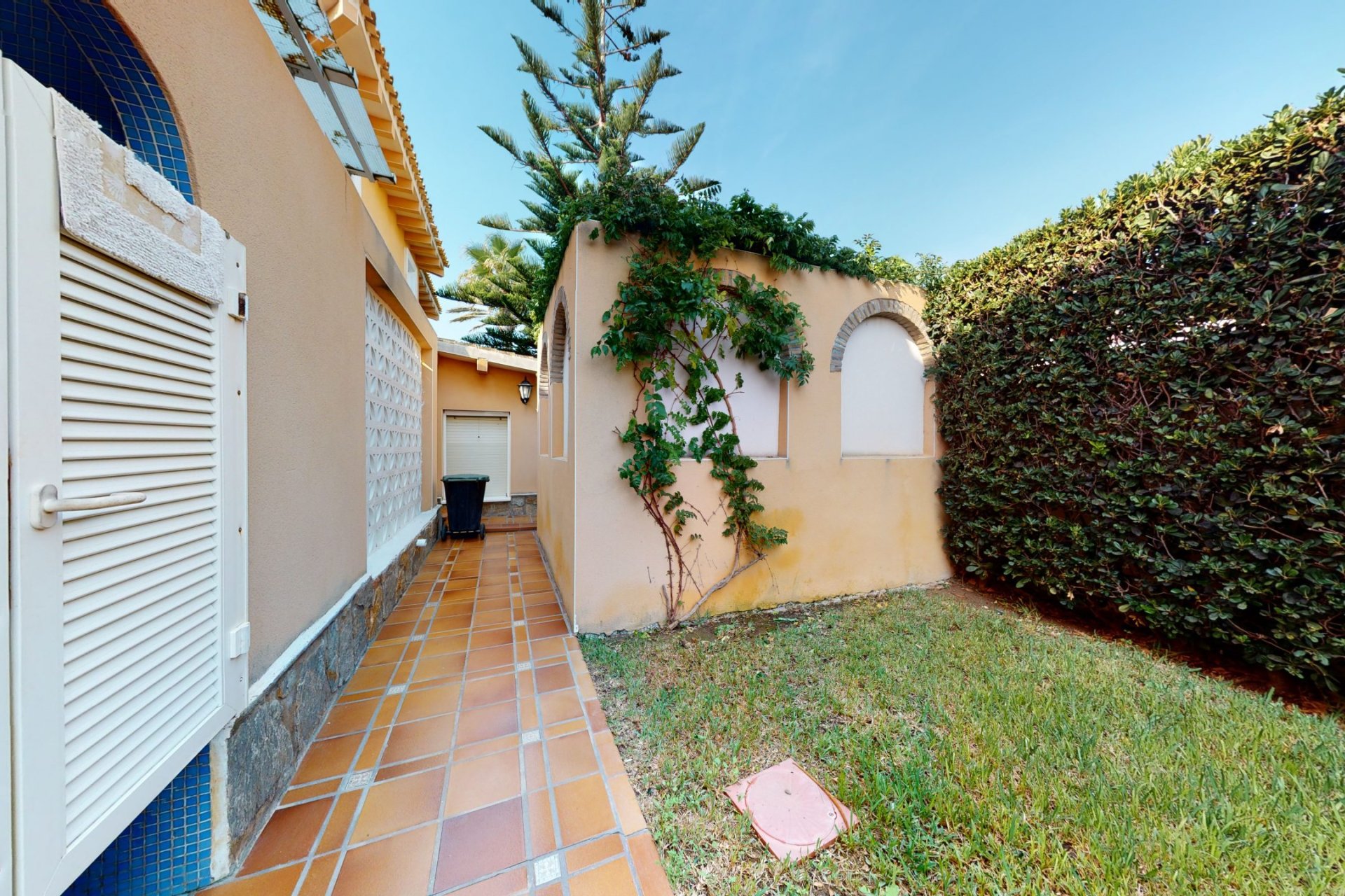 Resale - Villa / House - Orihuela Costa