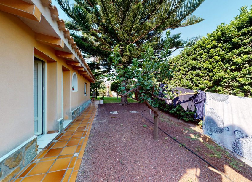 Resale - Villa / House - Orihuela Costa