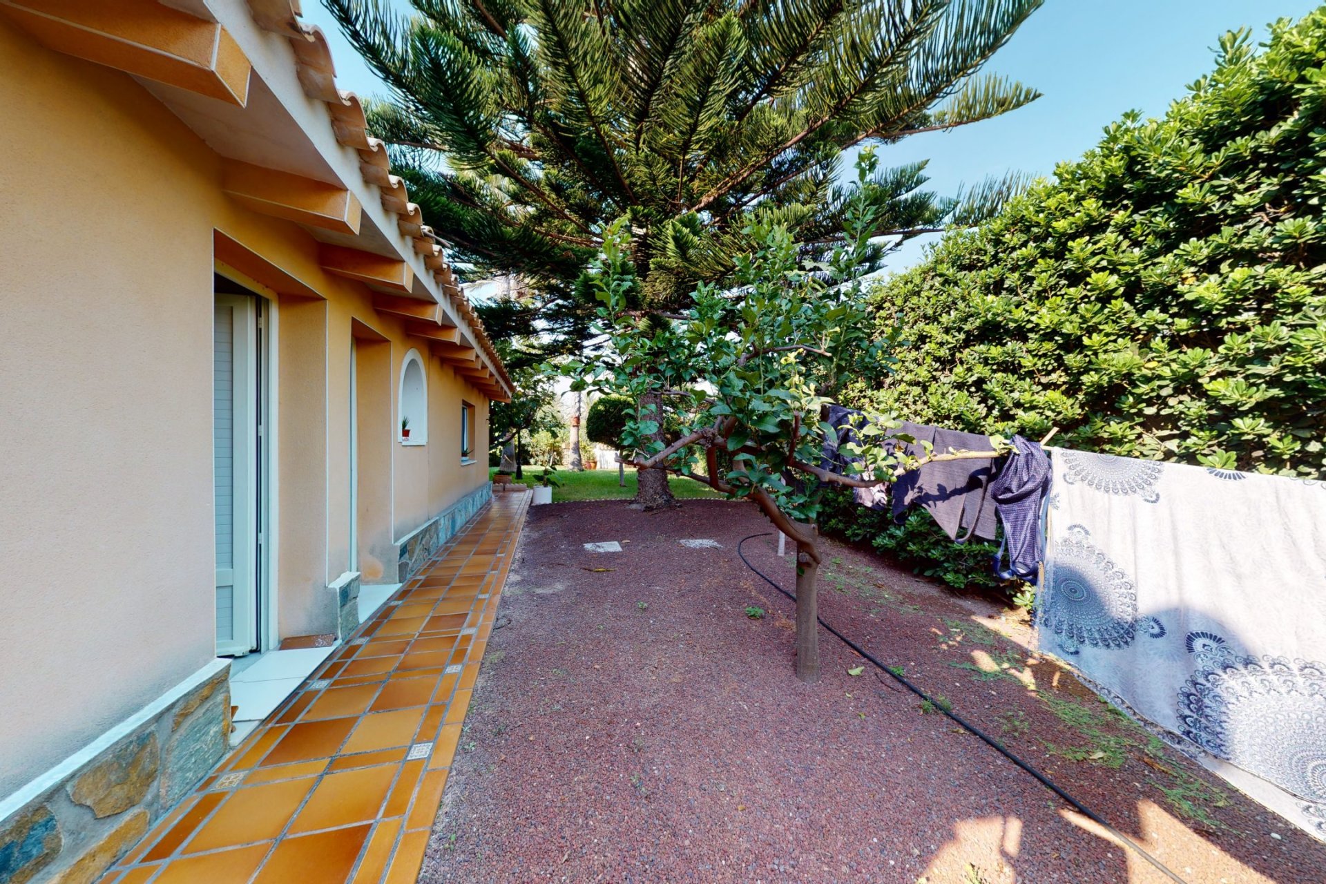Resale - Villa / House - Orihuela Costa