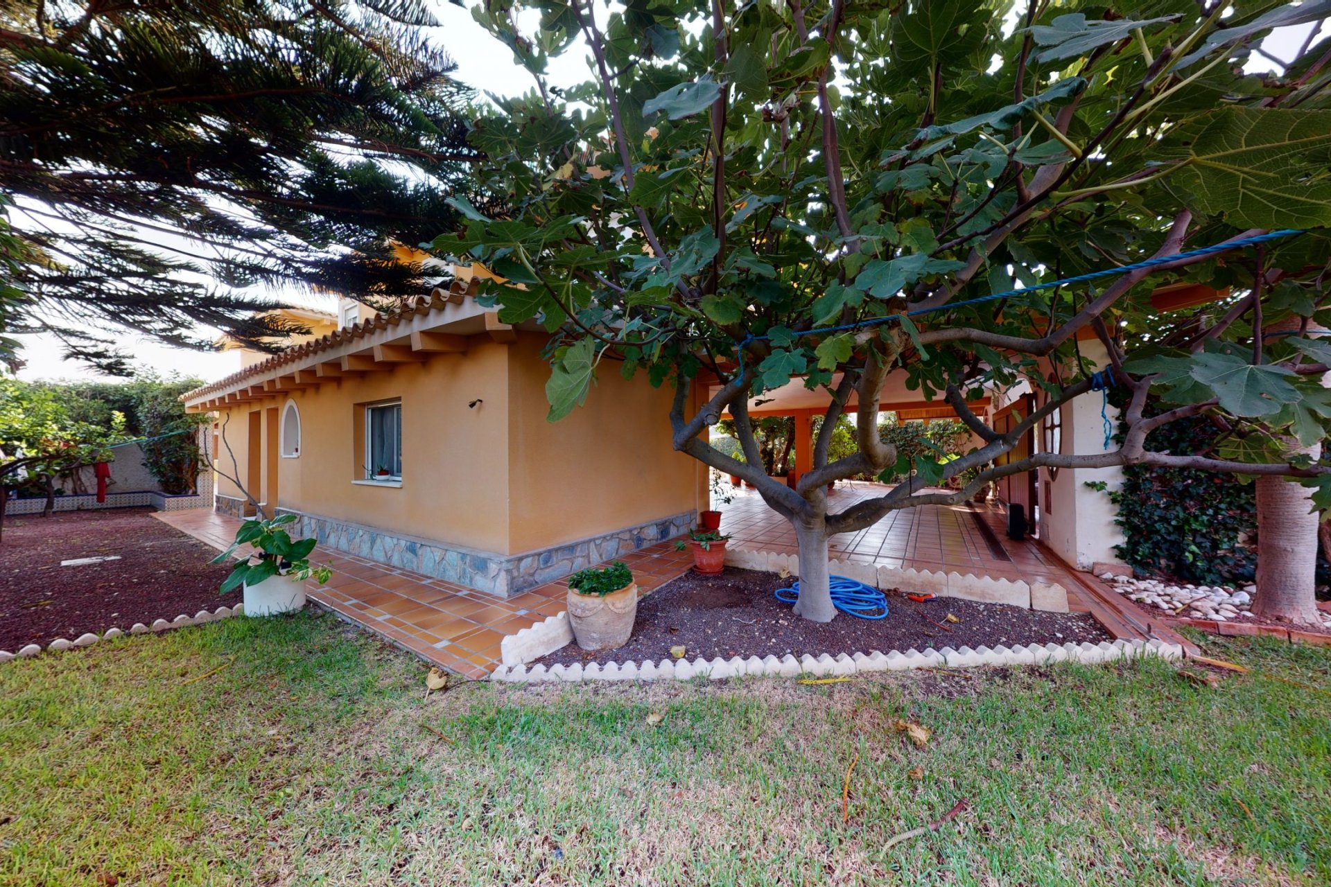 Resale - Villa / House - Orihuela Costa
