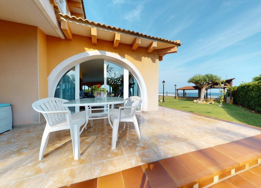 Resale - Villa / House - Orihuela Costa
