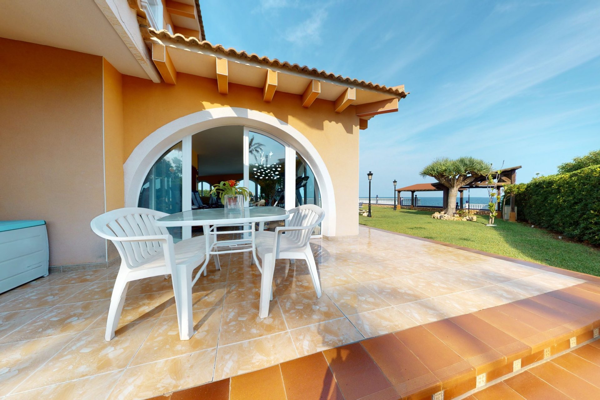 Resale - Villa / House - Orihuela Costa