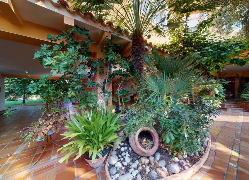 Resale - Villa / House - Orihuela Costa