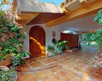 Resale - Villa / House - Orihuela Costa
