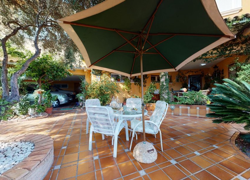Resale - Villa / House - Orihuela Costa
