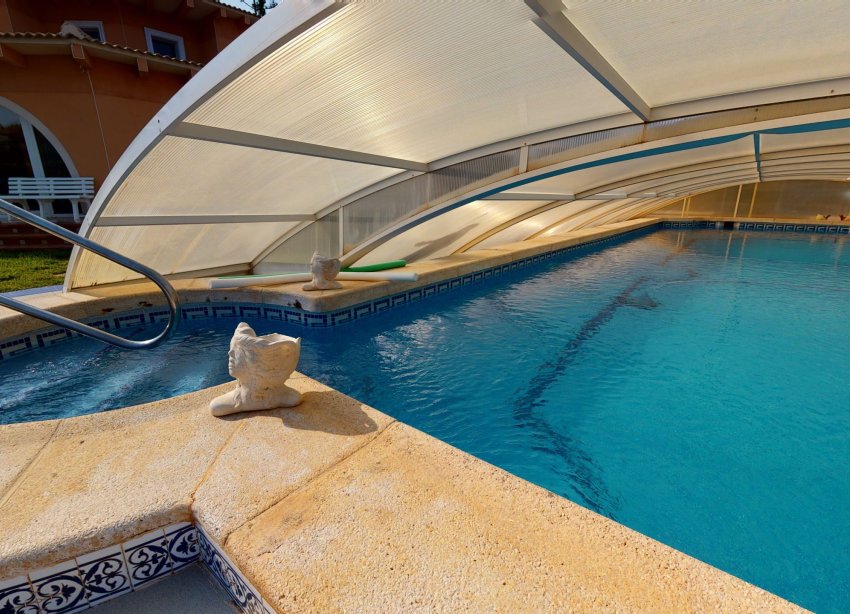 Resale - Villa / House - Orihuela Costa
