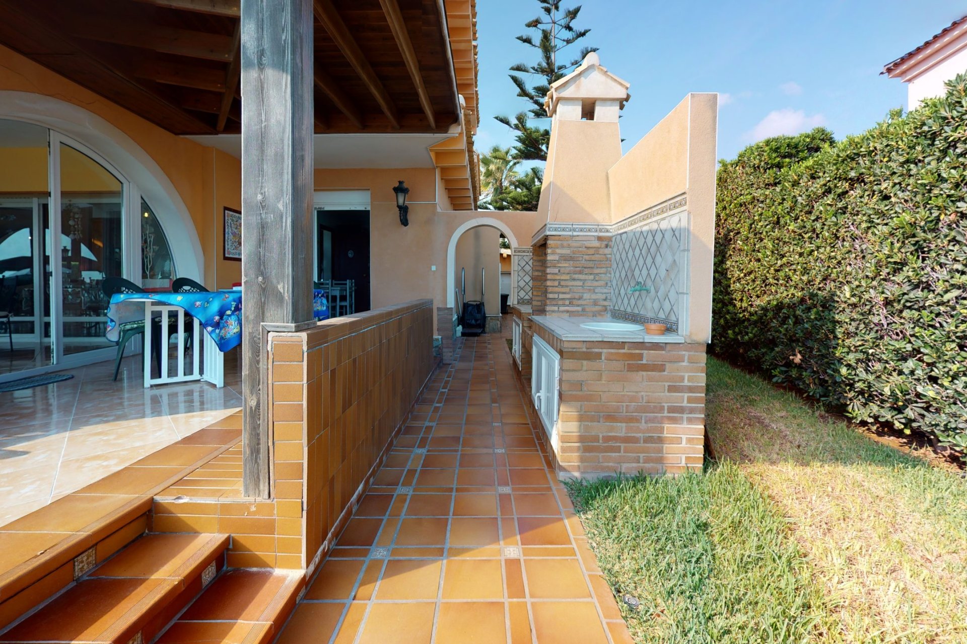 Resale - Villa / House - Orihuela Costa