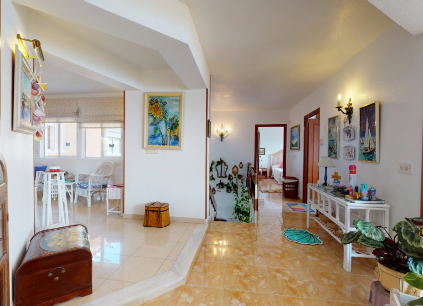 Resale - Villa / House - Orihuela Costa