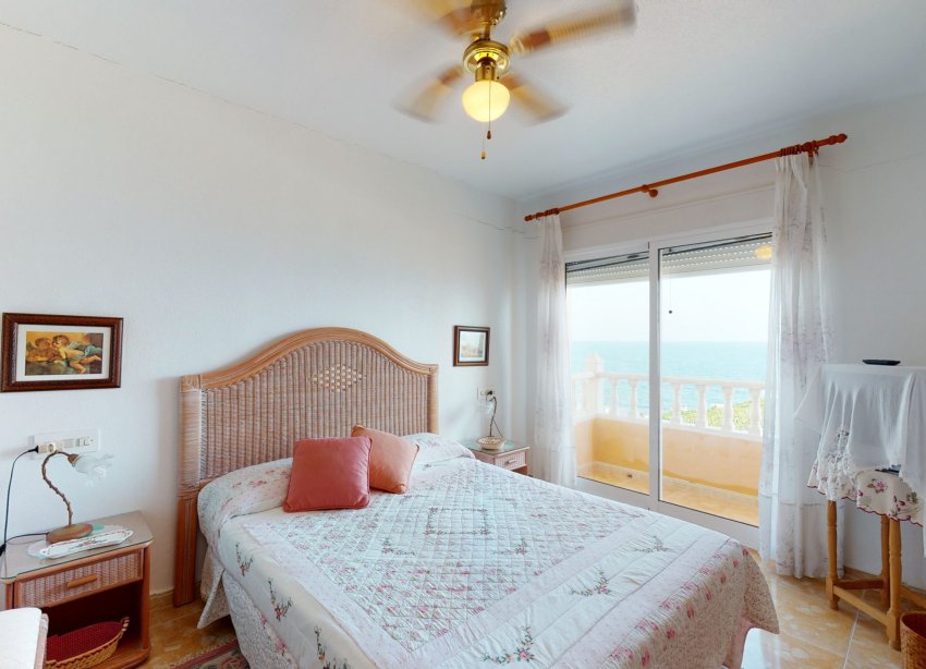 Resale - Villa / House - Orihuela Costa