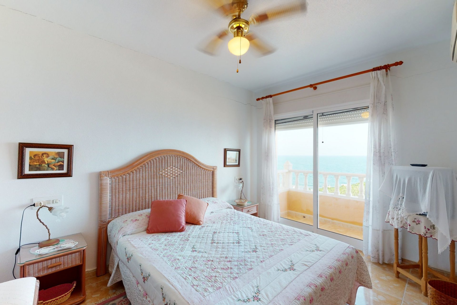 Resale - Villa / House - Orihuela Costa
