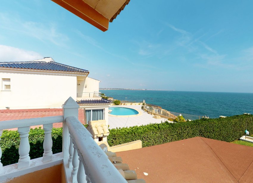 Resale - Villa / House - Orihuela Costa