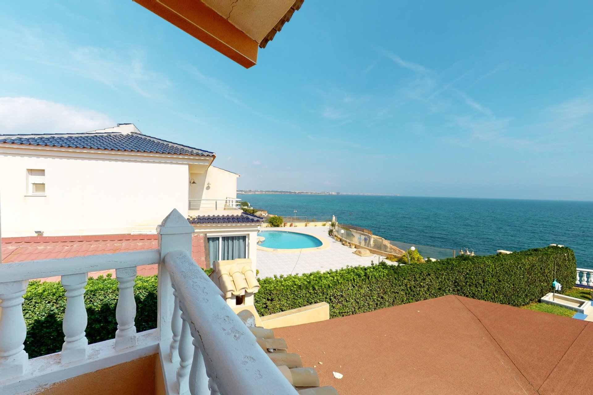 Resale - Villa / House - Orihuela Costa