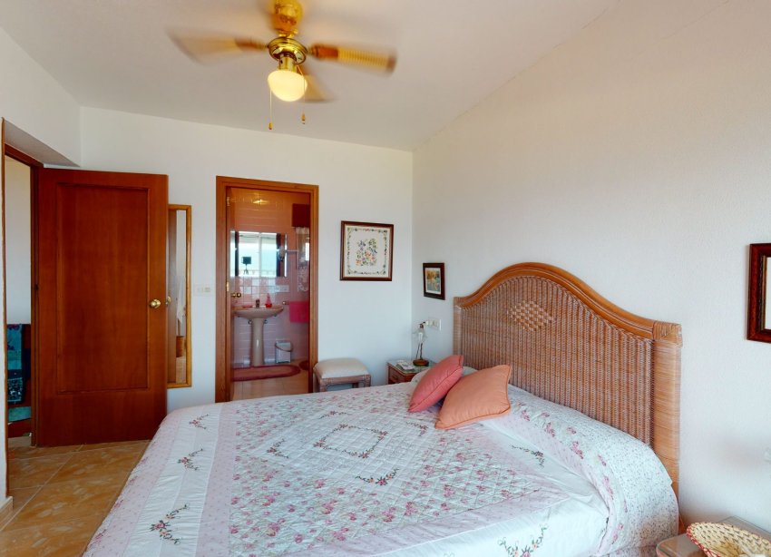 Resale - Villa / House - Orihuela Costa