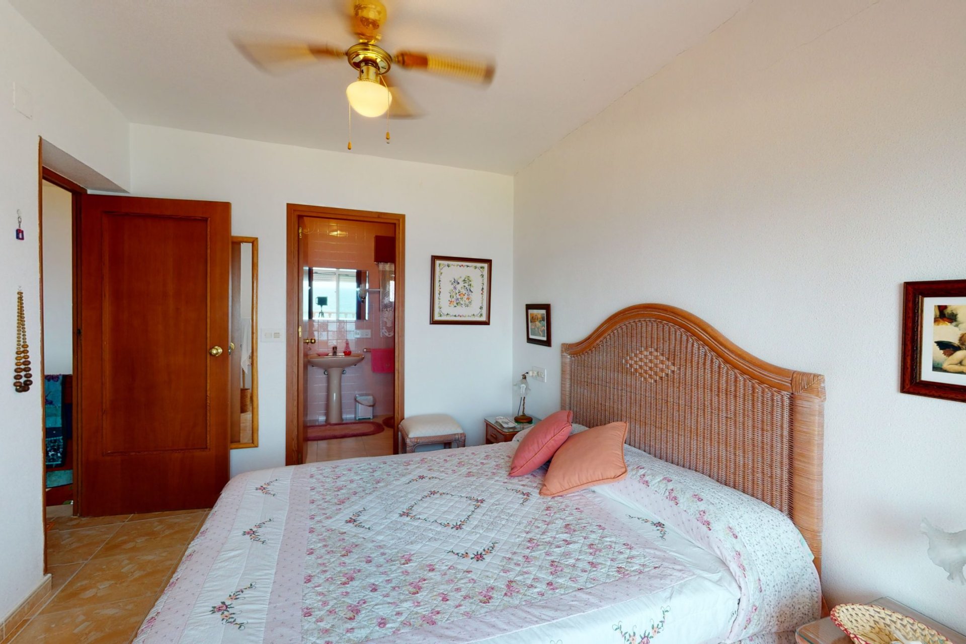 Resale - Villa / House - Orihuela Costa