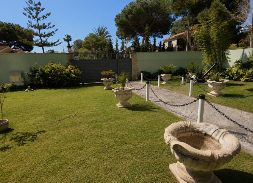 Resale - Villa / House - Orihuela Costa