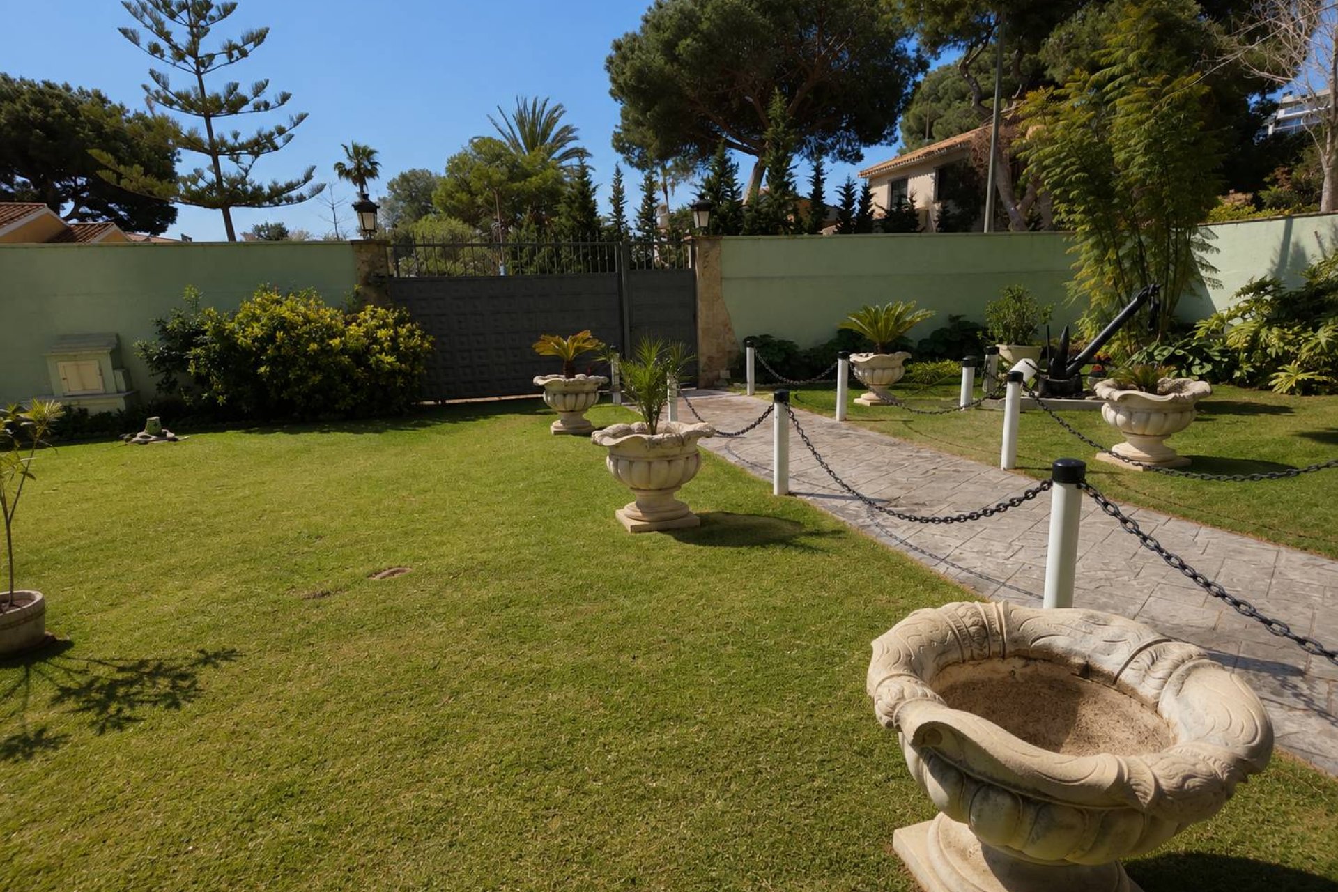 Resale - Villa / House - Orihuela Costa